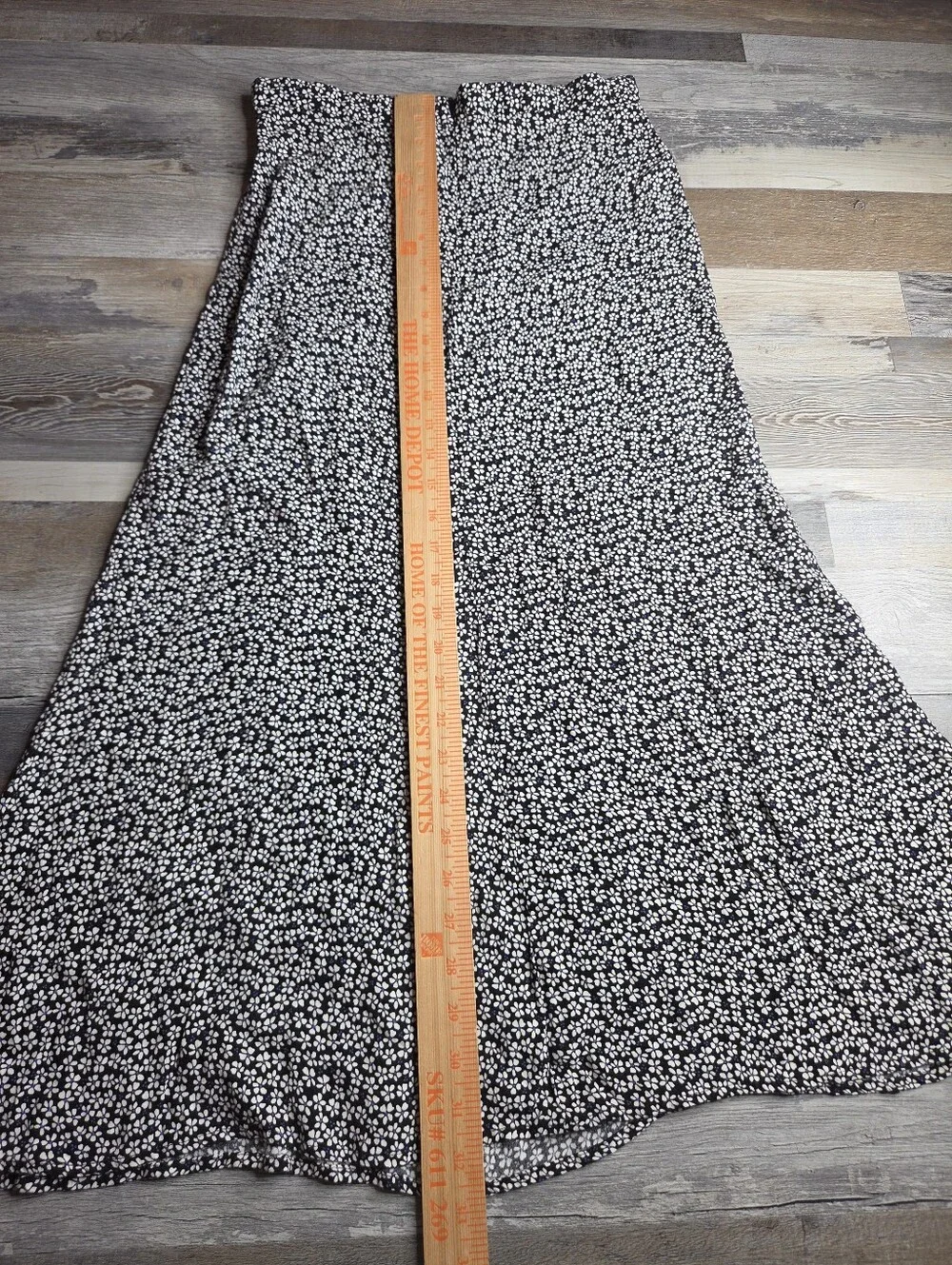 Reformation A-Line Long Bea Skirt Size 8 Black And White Daisy Flowers